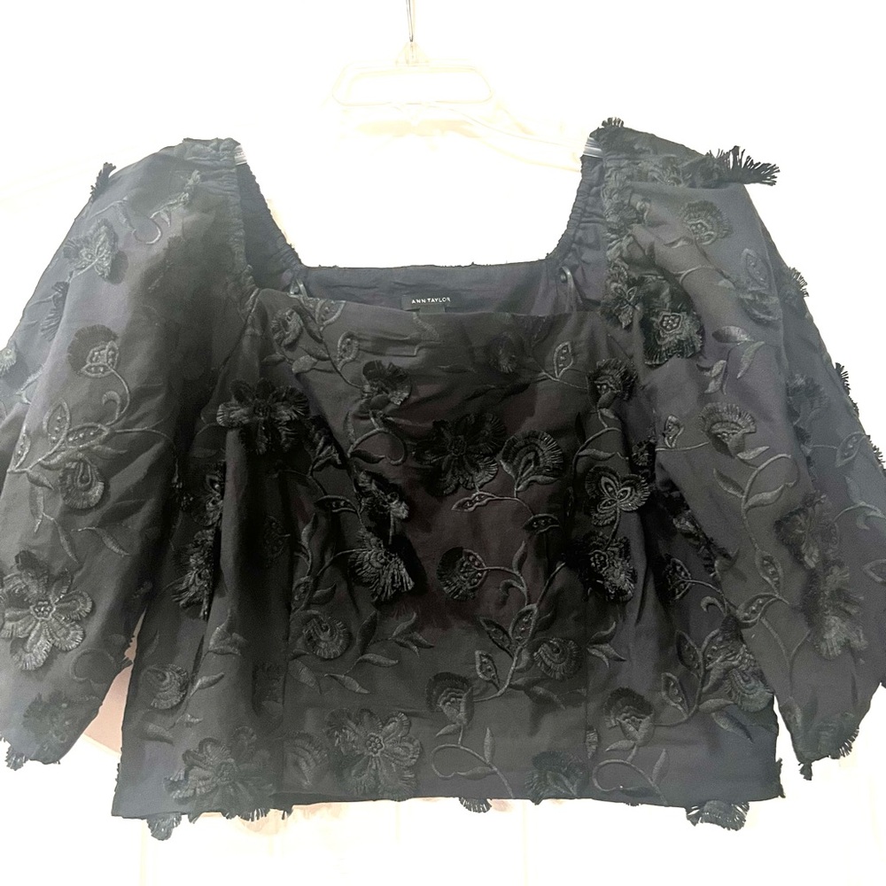 Ann Taylor Black Textured Floral dressy top square neck size 8